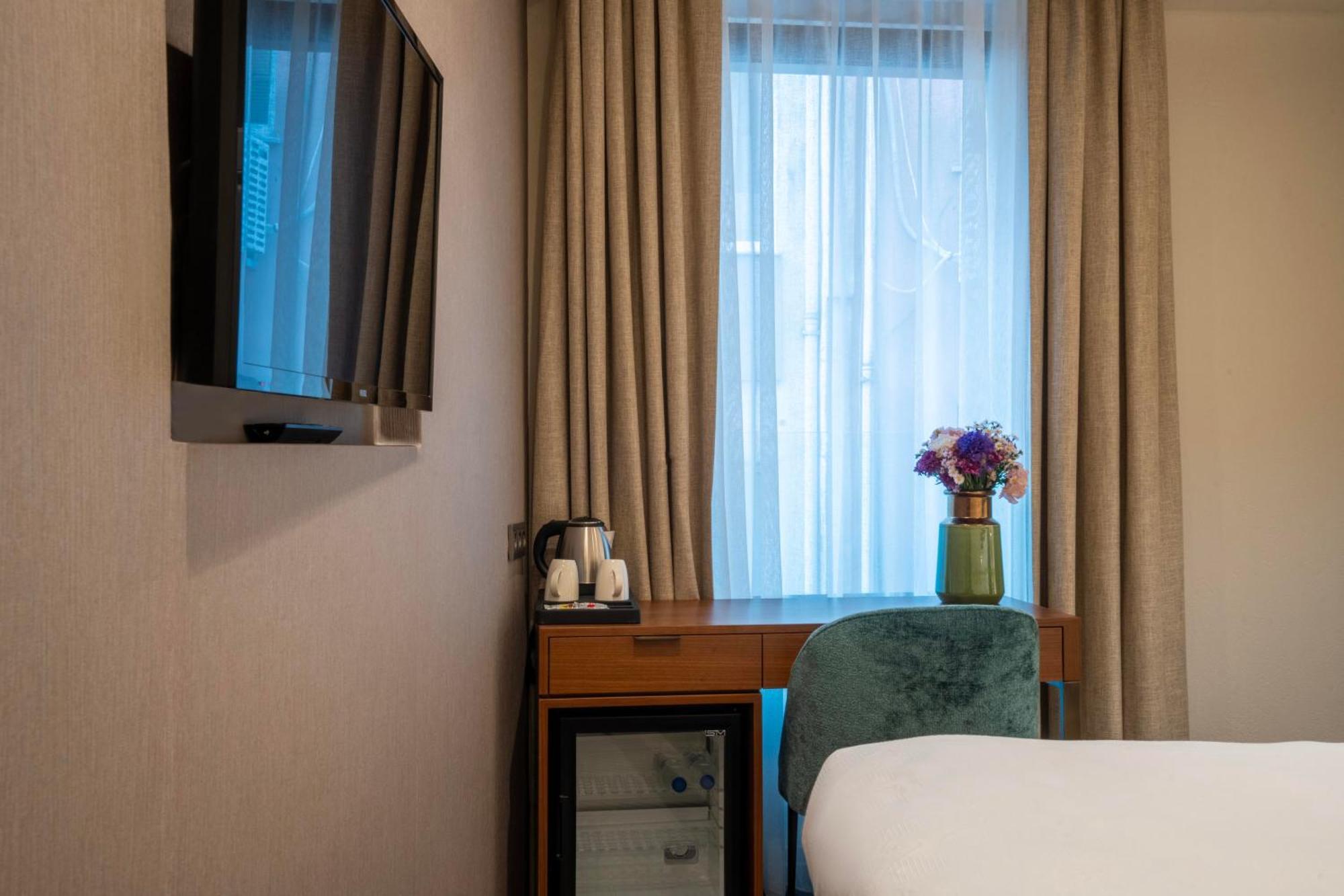 Smart And Simple Hotel Karakoy Istanbul Exterior photo