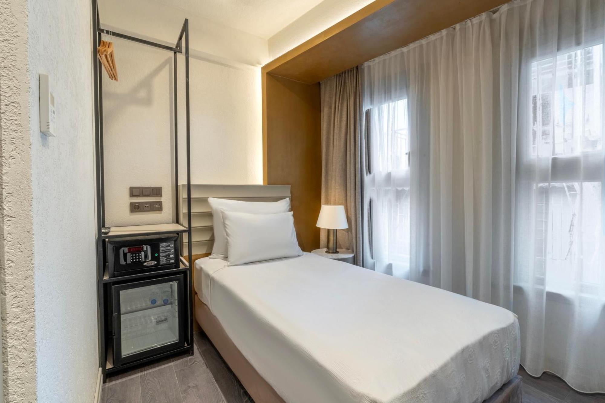 Smart And Simple Hotel Karakoy Istanbul Exterior photo