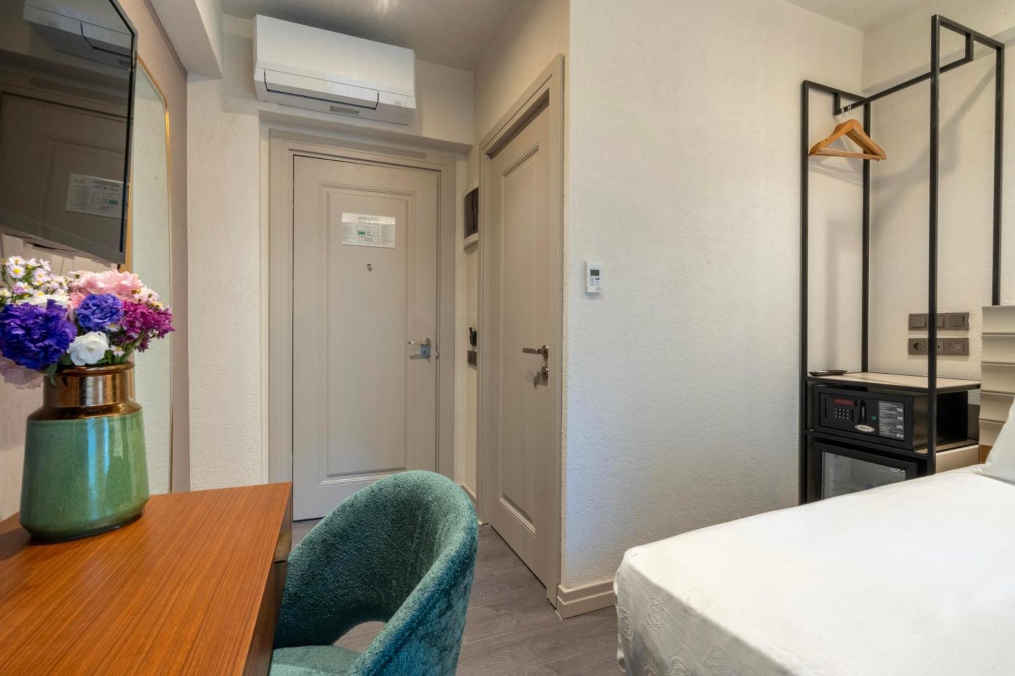 Smart And Simple Hotel Karakoy Istanbul Exterior photo